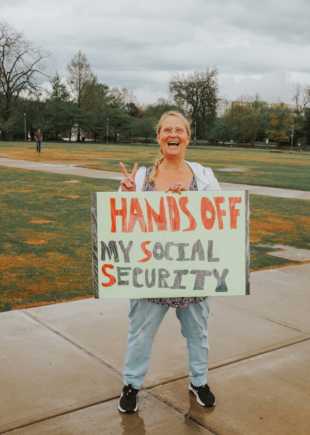 Comparing Early vs. Delayed Social Security Claims: Pros and Cons